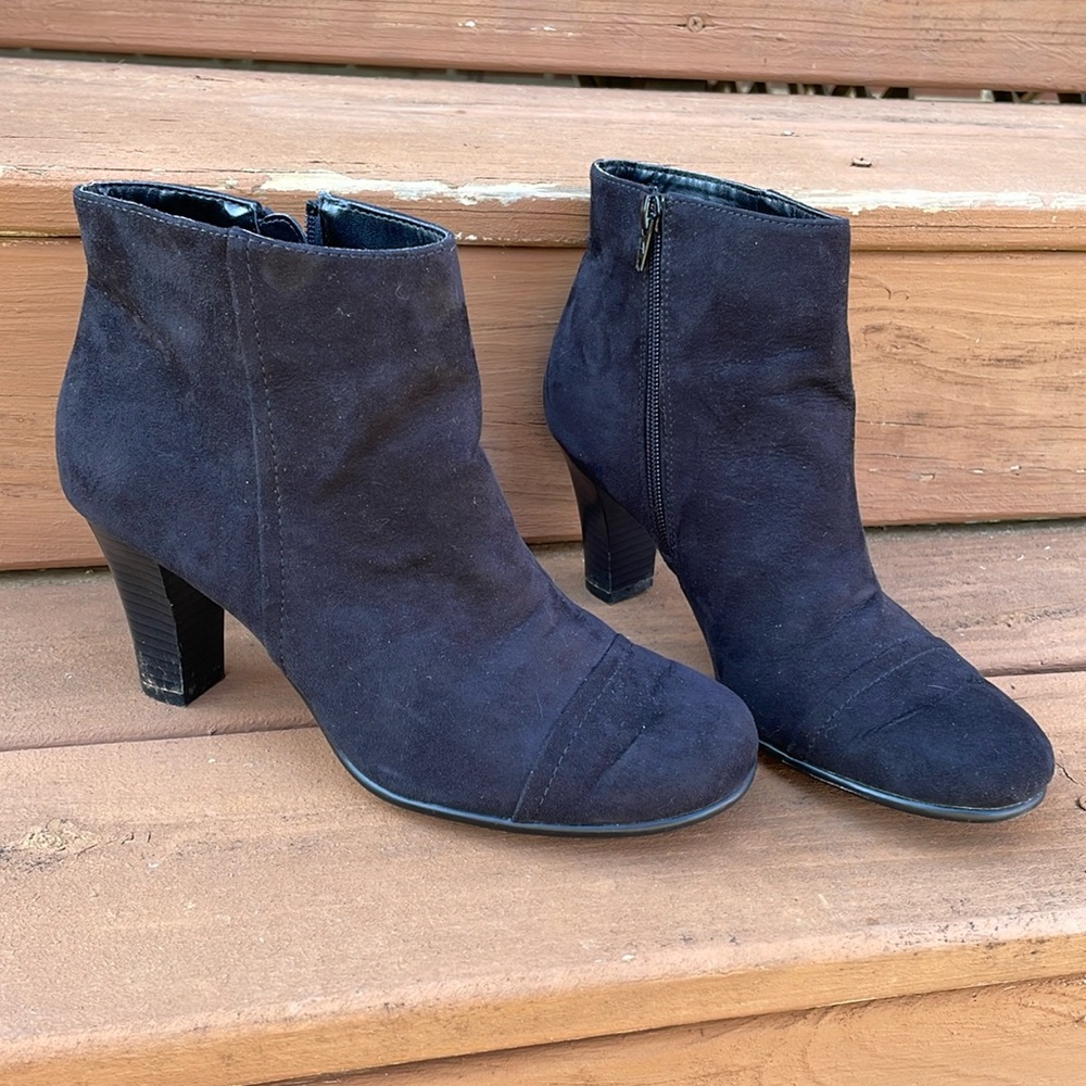 AEROSOLES SCROLE BOOK bootie